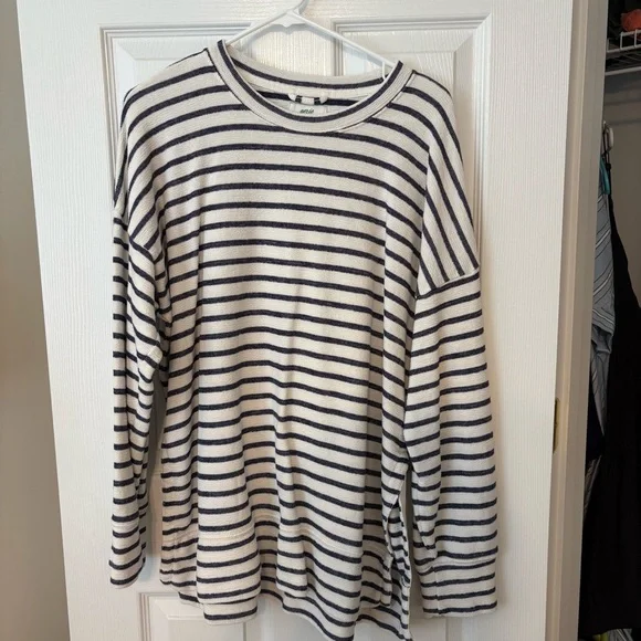 Aerie Navy and White Striped Lightweight Sweater - Picture 1 of 2